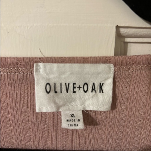 Cute like new, olive and Oak brand light mauve top w/accent in front, sz XL - Picture 2 of 5